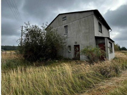 Syndyk sprzeda działkę 4,2089ha z domem o pz.105 m2