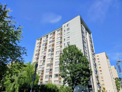 Na wynajem dwa pokoje z oddzielną kuchnią i balkonem