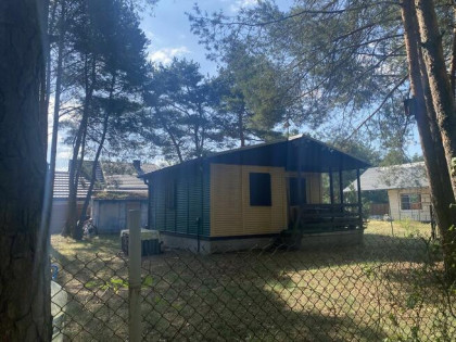 Na sprzedaż działka budowlana 647 m2 27m x 24m domek 42m2