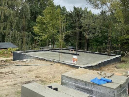 Działka 499m² z fundamentem pod dom CAŁOROCZNY – Nienawiszcz