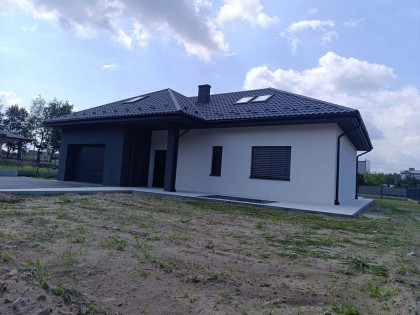 Dom willa z antresolą działka 16 arów.
