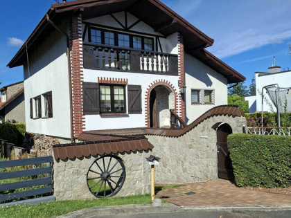 Dom Polkowice Dąbrowskiego, Klonowa