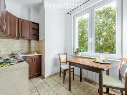 Kawalerka 23,80 m2 z oddzielną kuchnią.