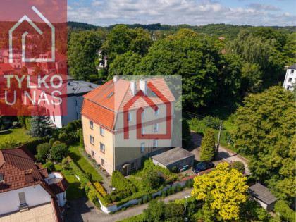 ** Niski parter z Potencjałem • Kameralny budynek