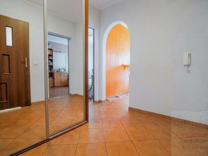 Z osobną kuchnią, balkon 2 pokojowe, młode osiedle
