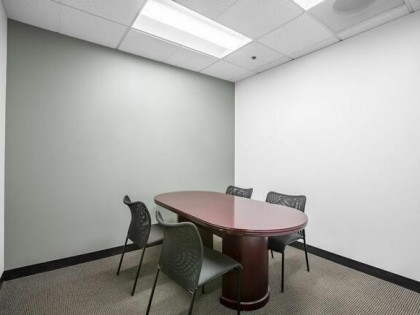 Prywatne biuro dla 4 osób w Regus Jaracza