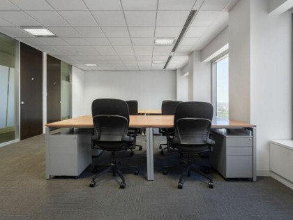 Prywatne biuro dla 5 osób w Regus Jaracza