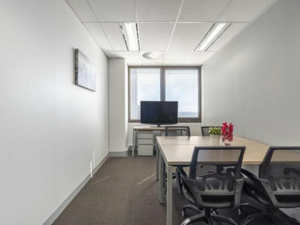 Prywatne biuro dla 3 osób w Regus Jaracza