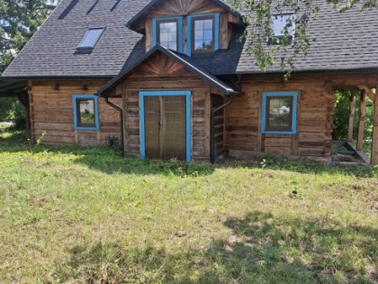 Dom drewniany wyremontowany na 30 arowej działce.
