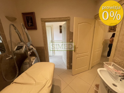 Lokal pod gosmetykę,gotowy,woda,recepcja,toaleta,
