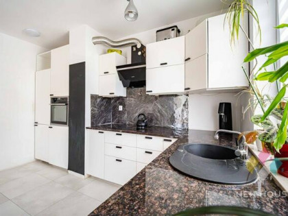 Bartąska, 2-poziomowe mieszkanie, balkon, winda