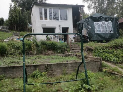 Działka rod z domem piętrowym
