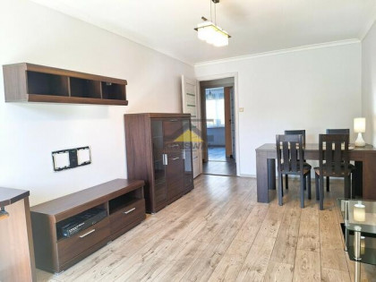 2 pokoje, osobna kuchnia, balkon, 1 pietro