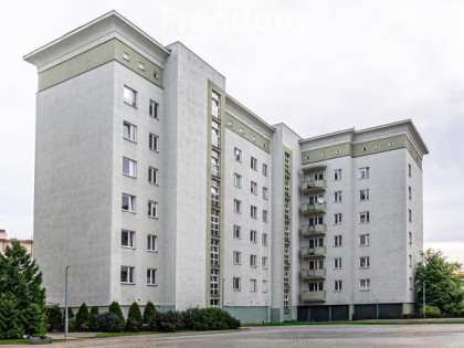 2 pokoje, oddzielna kuchnia, balkon, parking