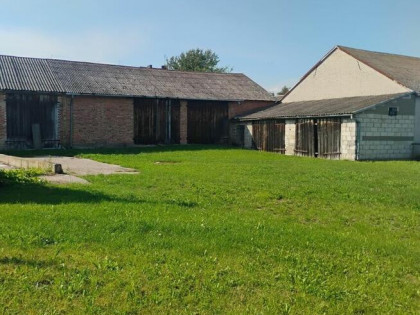 Działka z zabudowaniami gospodarczymi – 0,9050 m²