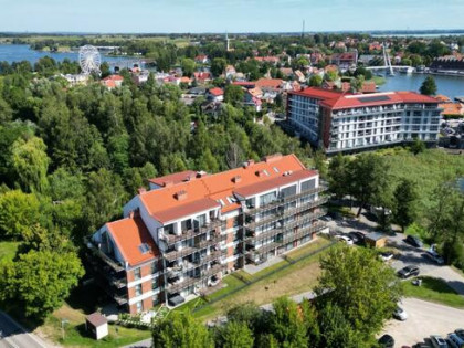 Apartament w Mikołajkach – miejsce postojowe w cenie