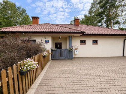 Dom wolnostojący 177 m², garaż, ogród 1600 m²
