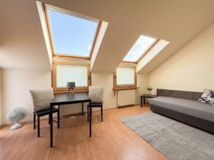 Kawalerka 28 m², bardzo wysokie, 4. piętro, studio