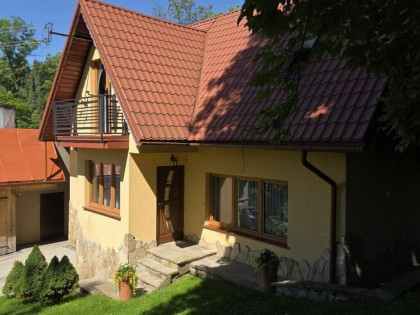 Samowystarczalne siedlisko z własnym strumykiem w gó