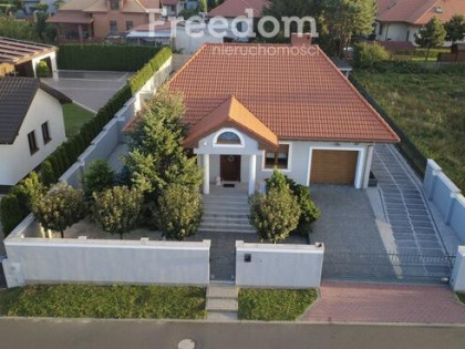 Dom w stylu dworkowym | 197 m² | 6 pokoi