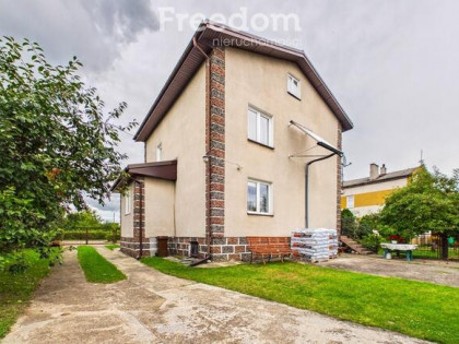 Urokliwy dom z ogrodem w świetnej lokalizacji