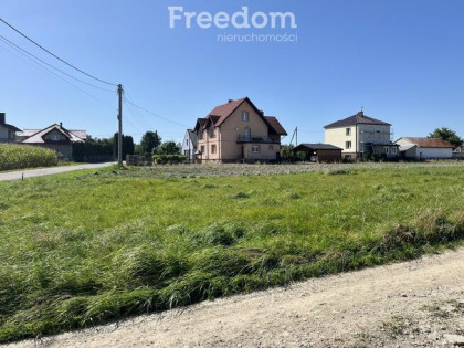 Działka 650 m² z pozwoleniem na budowę – Zator