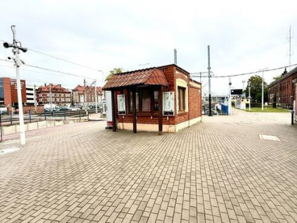 Gotowy lokal gastronomiczny z okienkiem na peronie