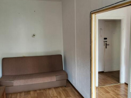 Sprzedam kawalerkę 30 m² (1. piętro) + duża piwnica 8 m