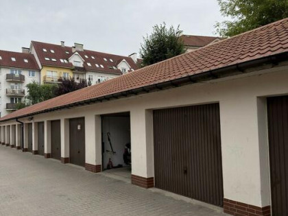 Garaż o pow 18,5 mkw Przy Placu Jana Pawła II