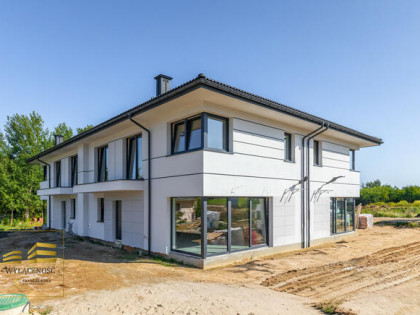Dom Lublin Szerokie, Ustronna