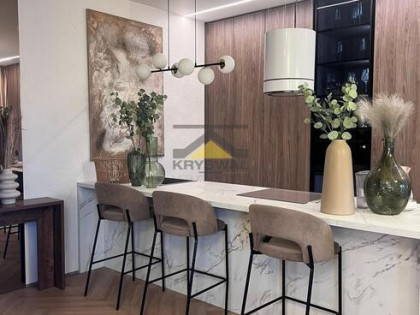 Apartament 93,5 m² z ogródkiem i 2 miejscami post.