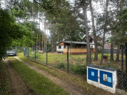Działka budowlana z domkiem na 8 osób i tarasem