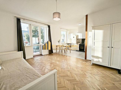 BLISKO PLACU SZEMBEKA KAMIENICA