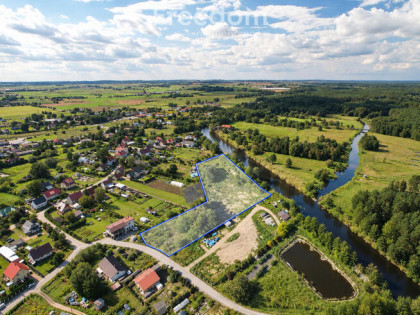 Działka z linią brzegową rzeki i warunkami
