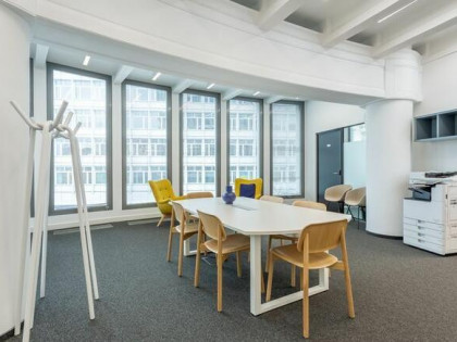 Biura 5 przestrzeni do pracy - Regus Okraglak