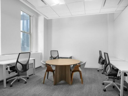 Prywatna 3-osobowa w Regus Okraglak