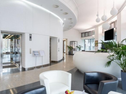 profesjonalnej coworkingowej w Regus Okraglak