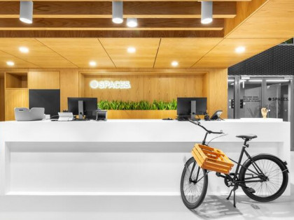 Wybierz profesjonalny adres w Spaces Fabryka Kart