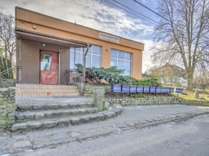 Budynek komercyjny 100,60 m² z dużymi witrynami