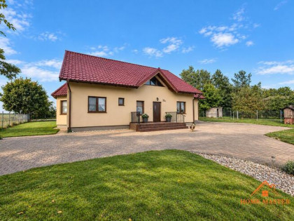 Nowoczesny dom na obrzeżach