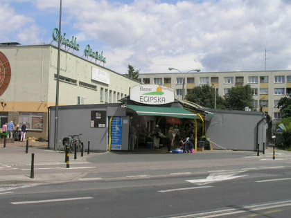 Pawilon handlowy Saska Kępą