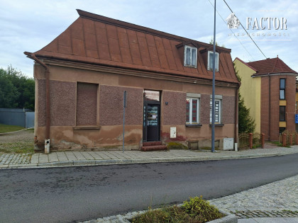 Gorlice, budynek usługowo-mieszkalny w ścisłym centrum, 696S