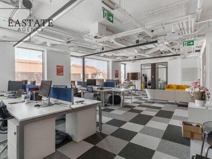 Biuro serwisowane, 202 m², Stare Miasto, miejsca w garażu