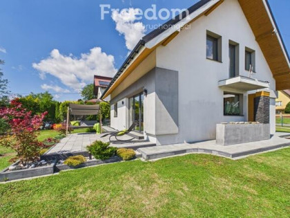 Nowy dom w spokojnej lokalizacji