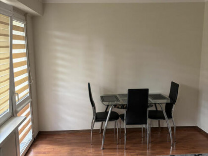 Sprzedam mieszkanie 33 m2 wysoki parter z balkonem i piwnicą