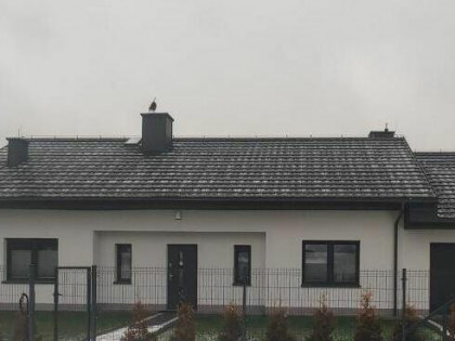 Nowy, parterowy dom w Wiązownej