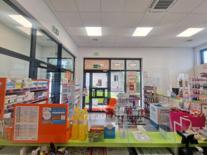 Lokal z witryną Apteka/Usługi/Biuro