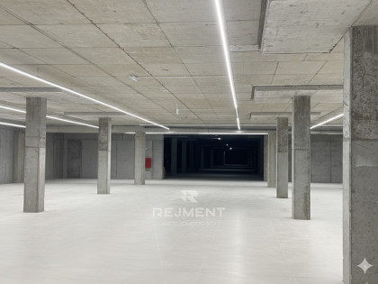 Obiekt handl.-uslugow. w Centrum Handlowym 2000m2