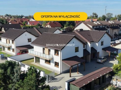 Dom Niepołomice, Zagrody