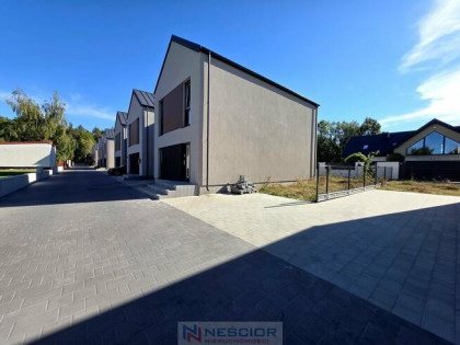 Segment narożny 140 m² w stanie deweloperskim | Garaż w bryle